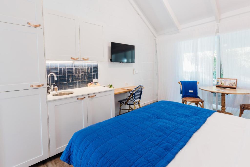 Postel nebo postele na pokoji v ubytování Port O' Call Motel