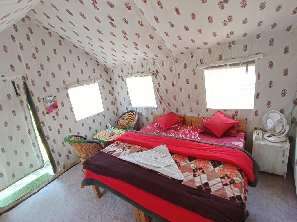 A bed or beds in a room at Kumaon Roadies Adventure Camp & Resort