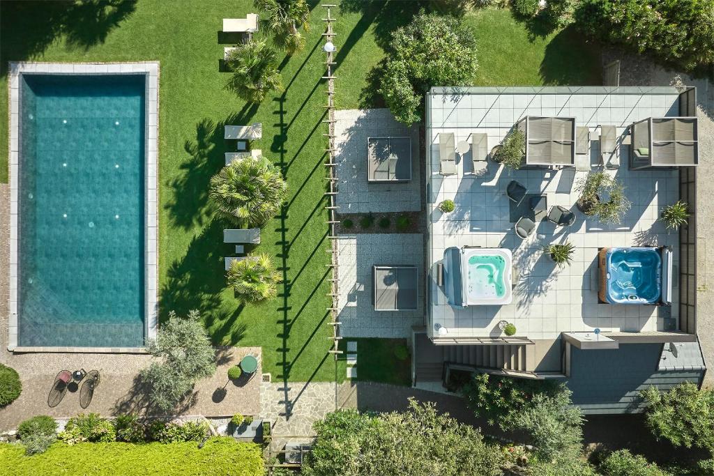 Bazén v ubytování Das Panorama Designhotel nebo v jeho okolí