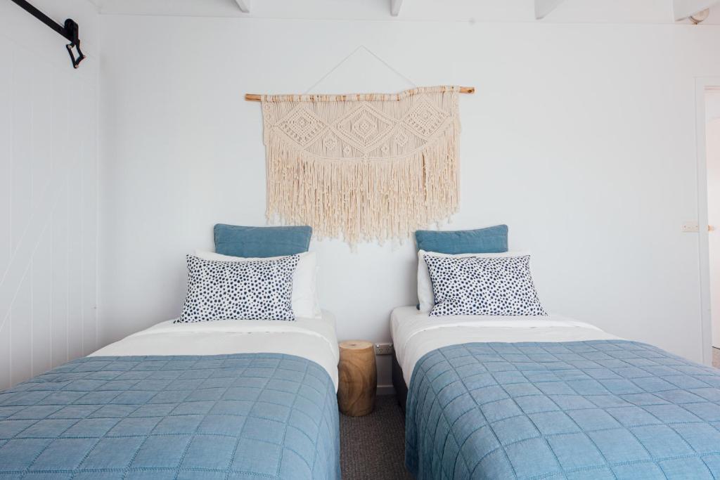 Postel nebo postele na pokoji v ubytování Port O' Call Motel