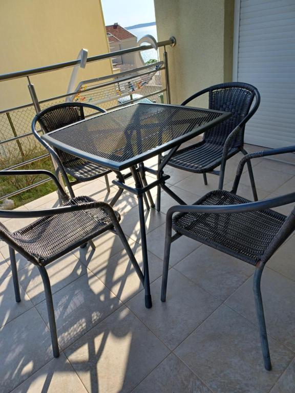 Balkón alebo terasa v ubytovaní Apartmani Sunčev sjaj