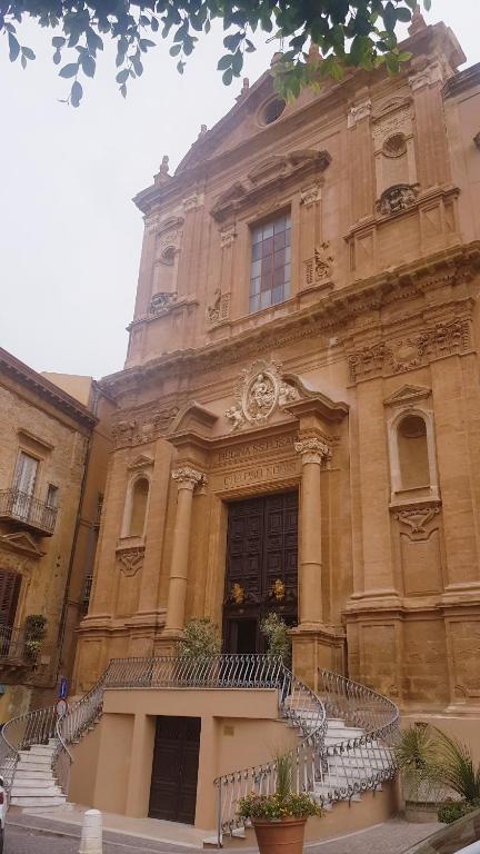 Fasada lub wejście do obiektu Il Museo di Teresa piazza del Teatro centrale