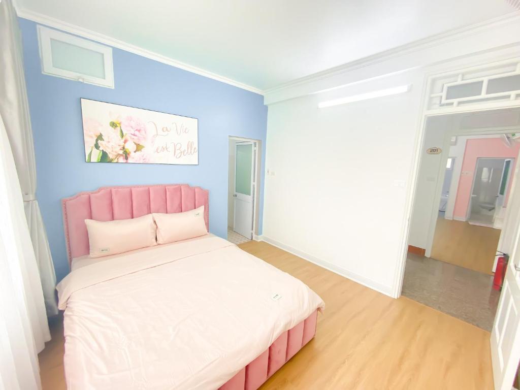 Postel nebo postele na pokoji v ubytování Luxury Villa Ha Long