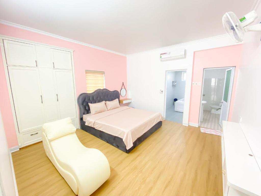 Postel nebo postele na pokoji v ubytování Luxury Villa Ha Long