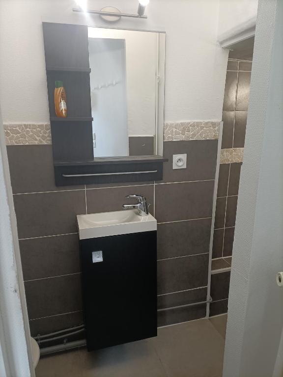 Kúpeľňa v ubytovaní Studio chaleureux - Centre ville de Caen