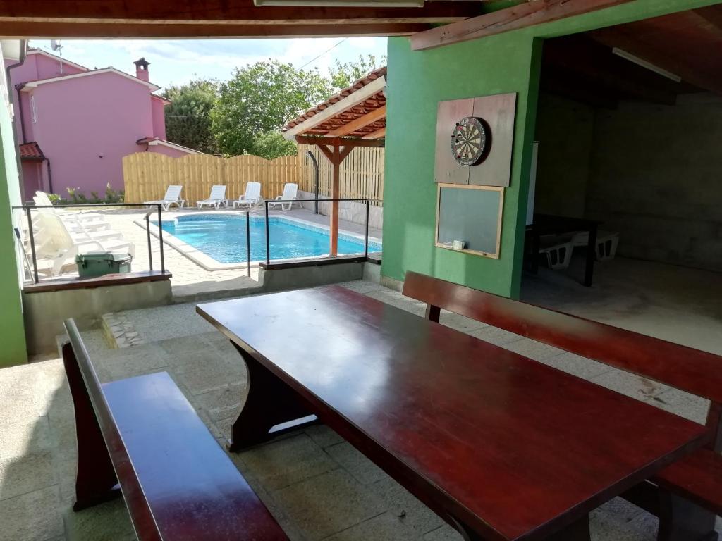 Bazén v ubytování Appartement Stalno Sretan nebo v jeho okolí