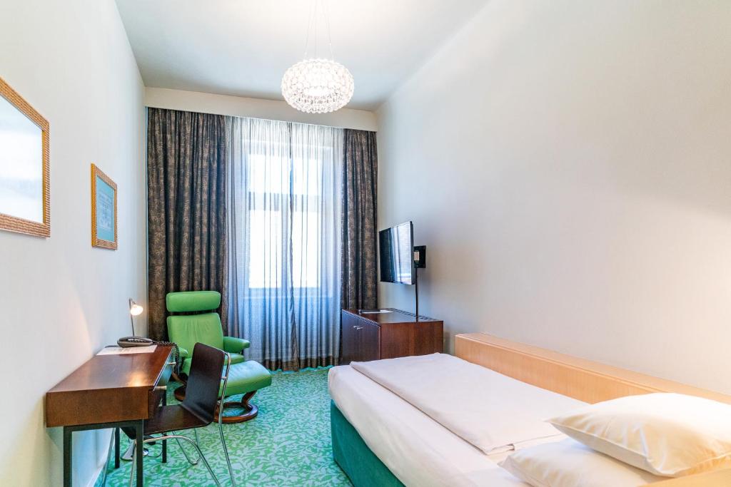 
Single Room with Bath
