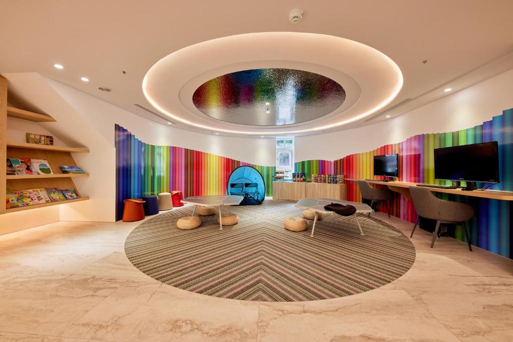 a living room with a rainbow mural on the wall at Uni-Resort Ku-Kuan in Heping