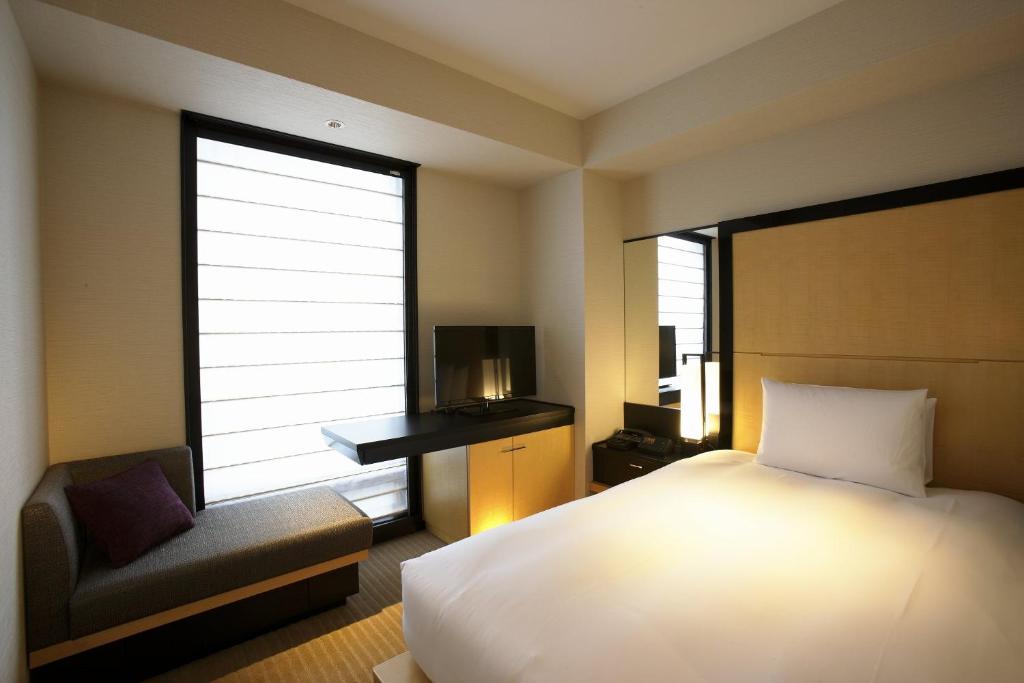 Postel nebo postele na pokoji v ubytování KOKO HOTEL Premier Kanazawa Korinbo
