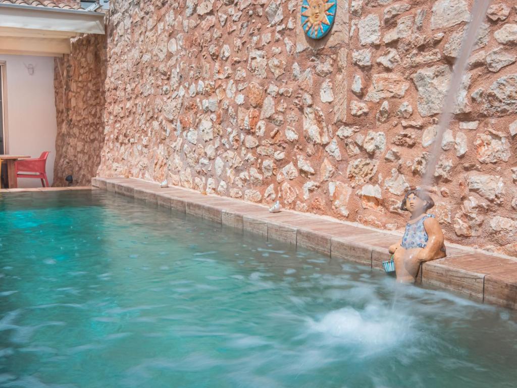 Bazén v ubytování Holiday Home Cordella by Interhome nebo v jeho okolí