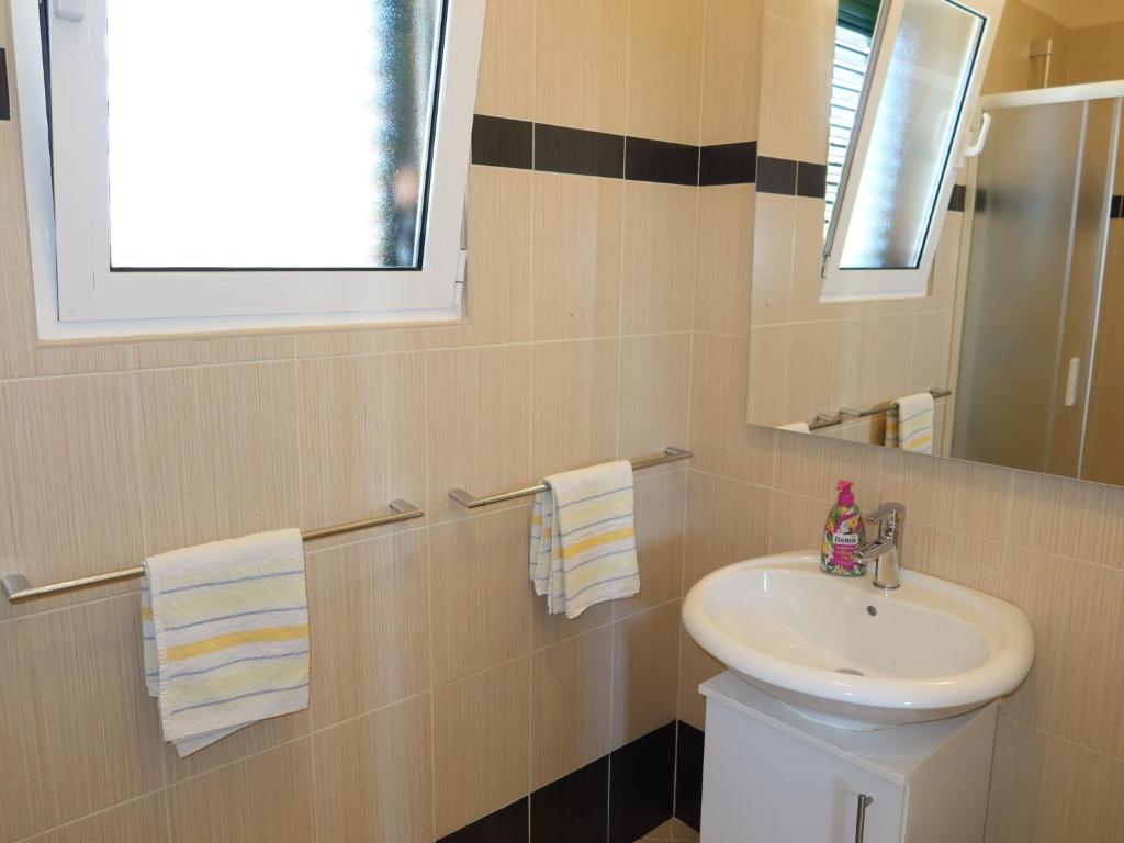 Kúpeľňa v ubytovaní Holiday Home Lorenzo by Interhome