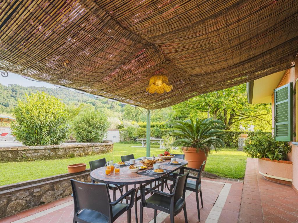 Vonkajšia záhrada v ubytovaní Holiday Home Costacce by Interhome