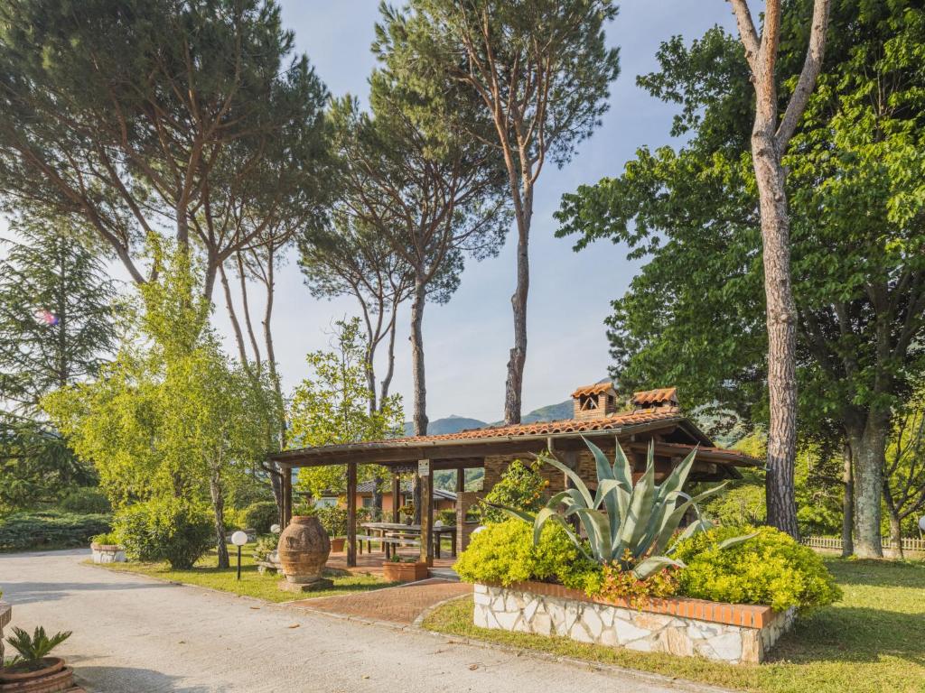 Vonkajšia záhrada v ubytovaní Holiday Home Costacce by Interhome