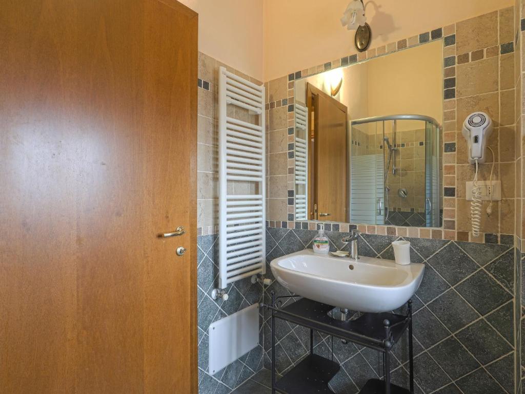 Kúpeľňa v ubytovaní Holiday Home Montechioccioli-1 by Interhome