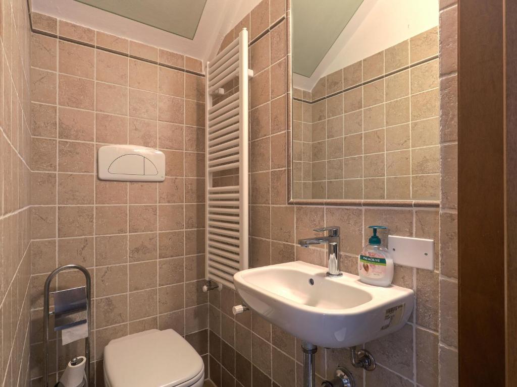 Kúpeľňa v ubytovaní Holiday Home Montechioccioli-1 by Interhome