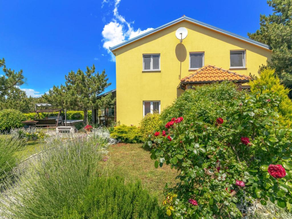 Vonkajšia záhrada v ubytovaní Holiday Home Rukavina by Interhome