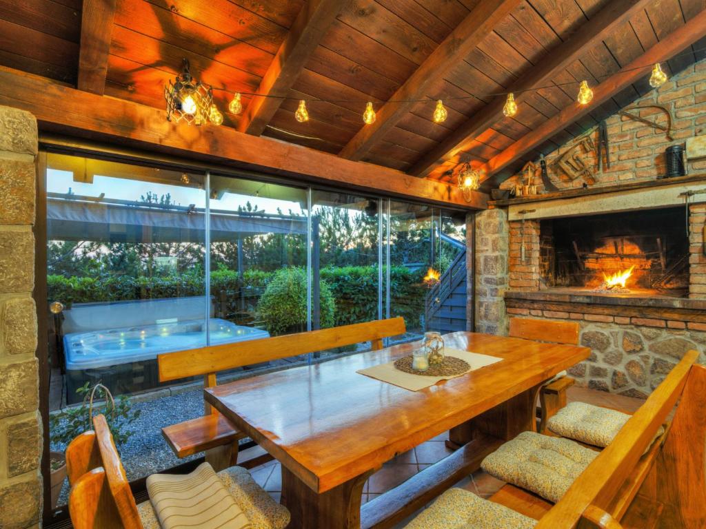 Bazén v ubytovaní Holiday Home Rukavina by Interhome alebo v jeho blízkosti