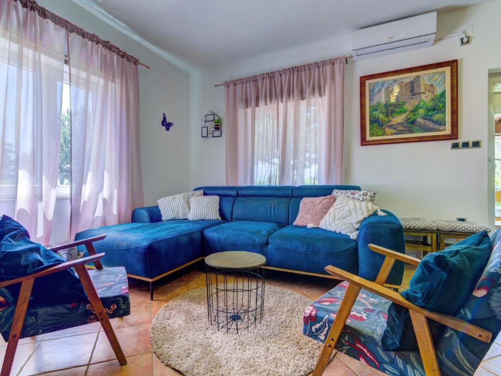 Posedenie v ubytovaní Holiday Home Rukavina by Interhome