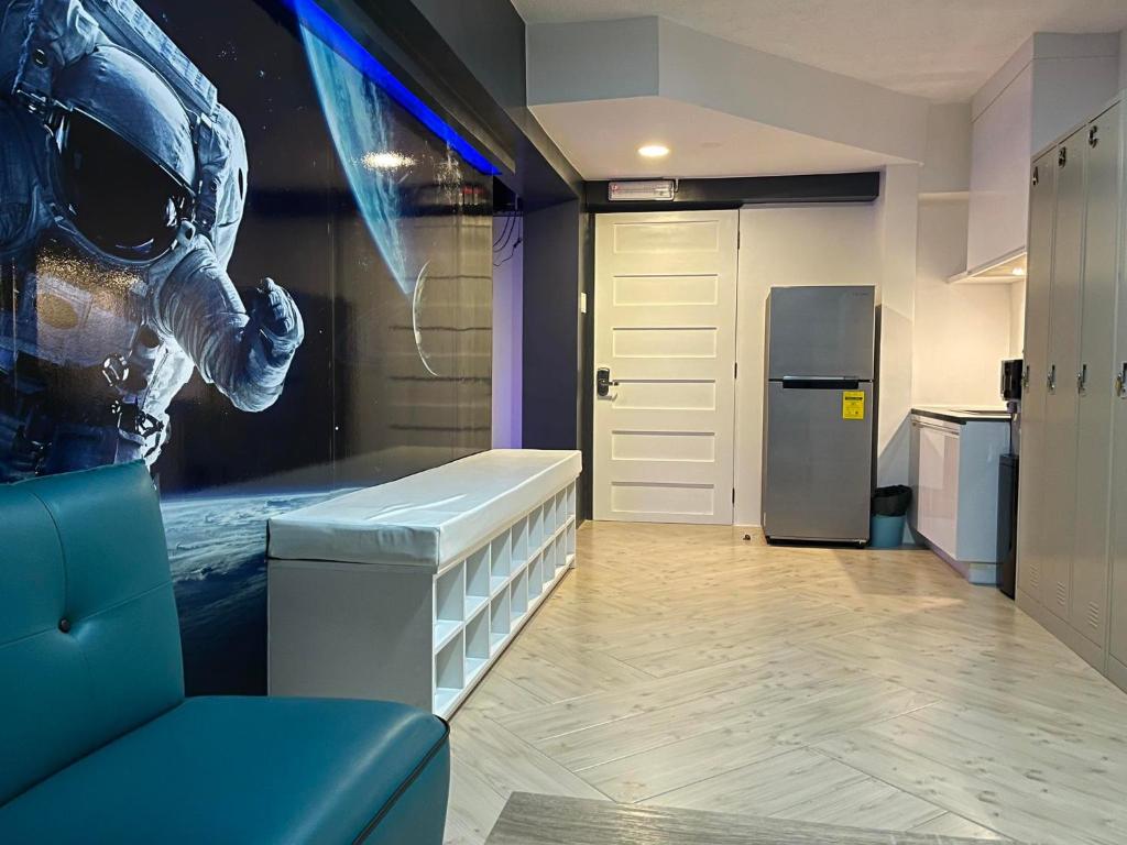 Kuchyň nebo kuchyňský kout v ubytování BMAX SPACEPODS sleep in space - 4mins from Mactan Airport