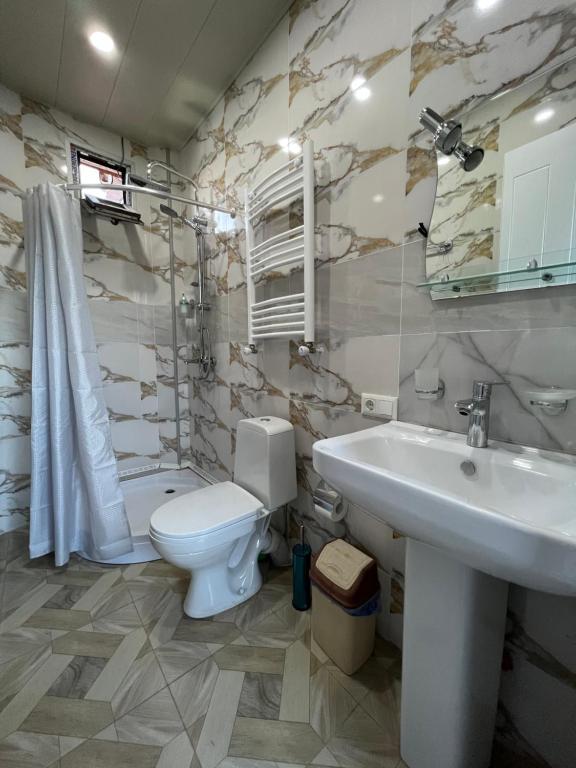 Koupelna v ubytování Guest House Lali