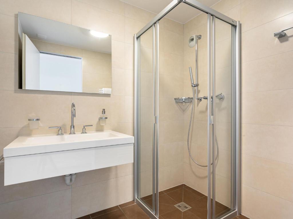 Phòng tắm tại Apartment Le Belvédère D2-6 by Interhome