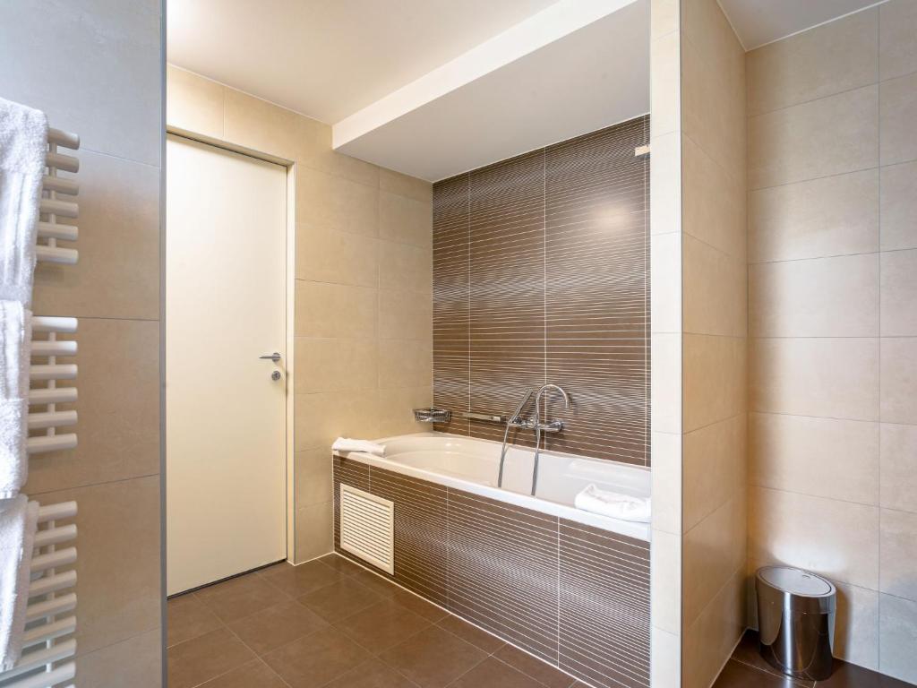 Phòng tắm tại Apartment Le Belvédère D2-6 by Interhome