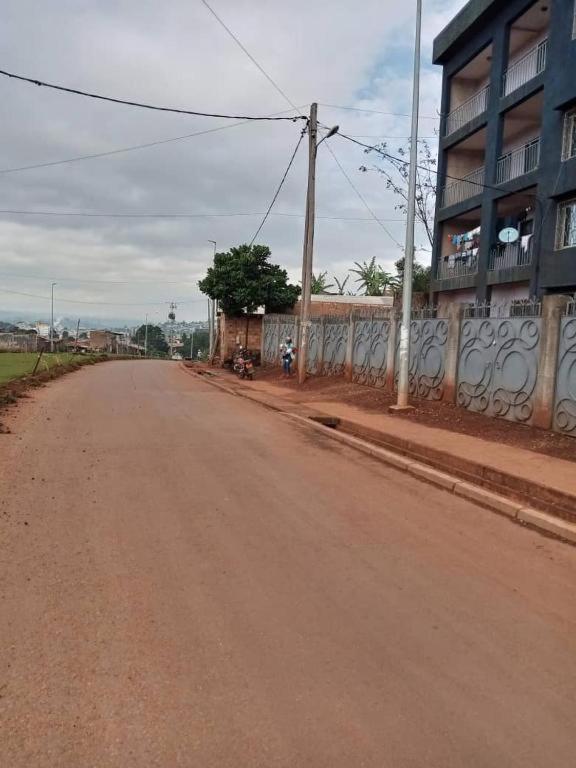 Fotografie z fotogalerie ubytování Bel Appartement 2 chambres meublé à Bafoussam v destinaci Bafoussam