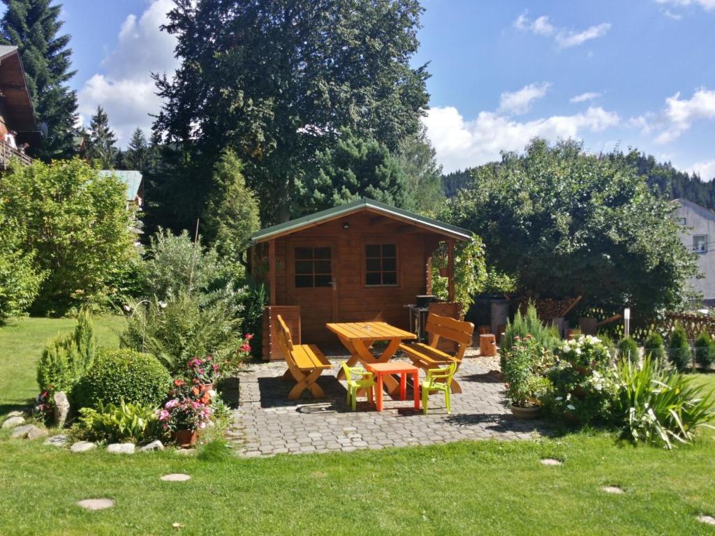 Ogród w obiekcie Studio Rieger 4 by Interhome