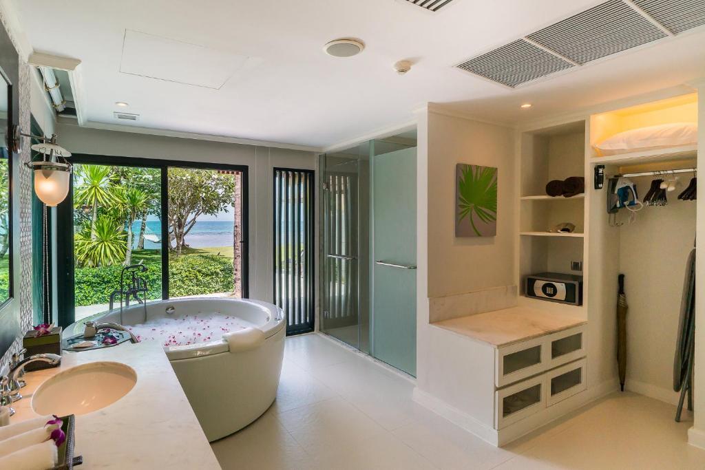 فيلا BEACHFRONT POOL WITH CLUB ACCESS