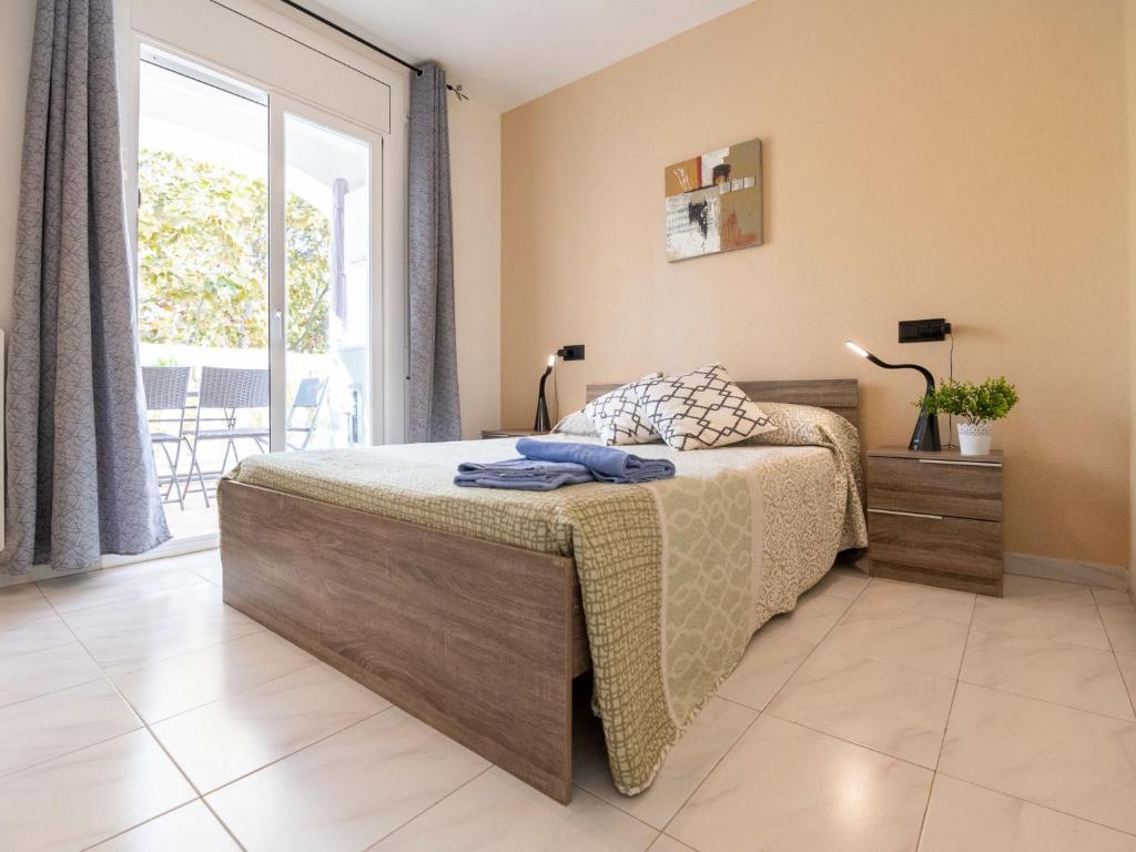 A bed or beds in a room at Apartment Puigmal by Interhome