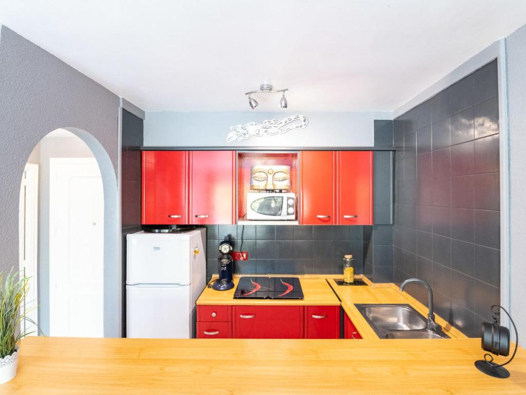 A kitchen or kitchenette at Apartment Puigmal by Interhome