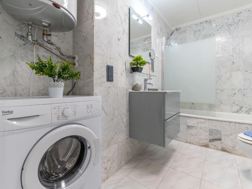 A bathroom at Apartment Puigmal by Interhome