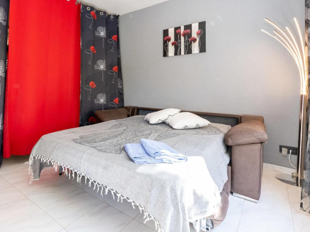 A bed or beds in a room at Apartment Puigmal by Interhome
