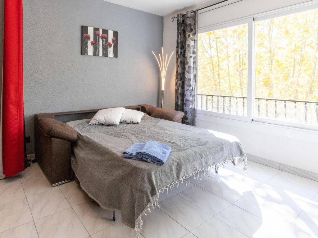 A bed or beds in a room at Apartment Puigmal by Interhome