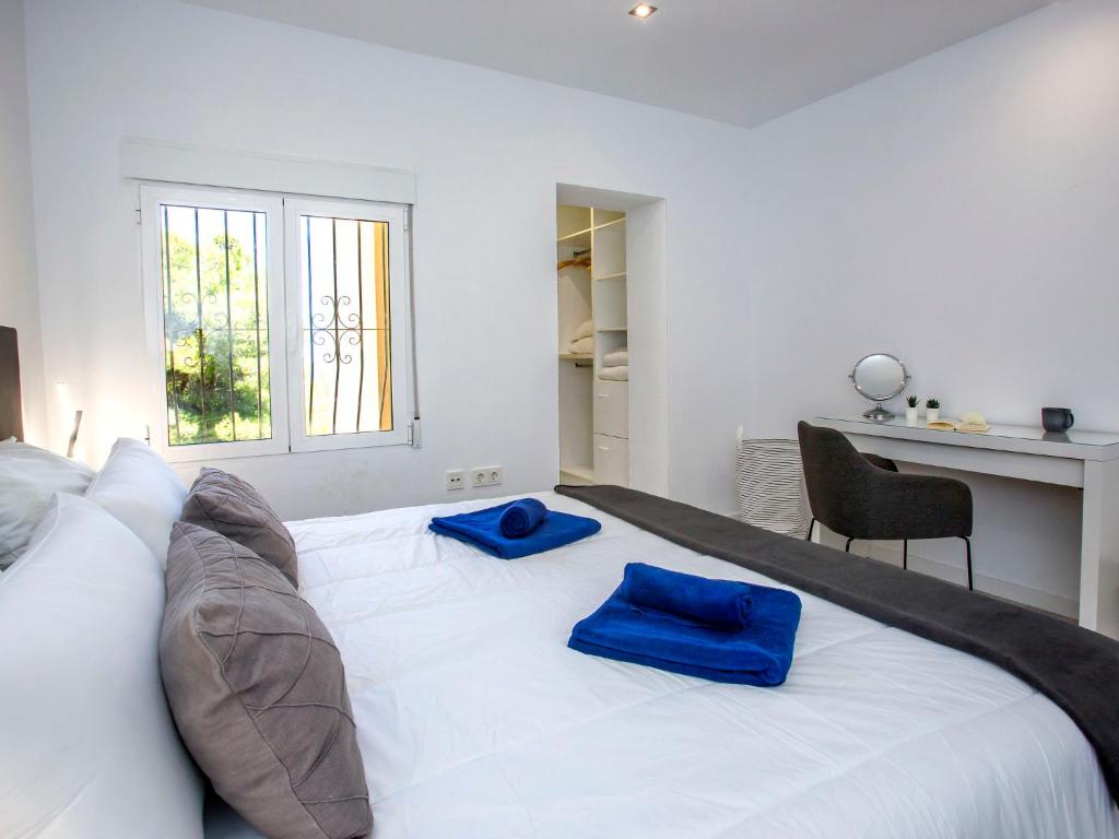 Posteľ alebo postele v izbe v ubytovaní Villa Villa La Tahona by Interhome