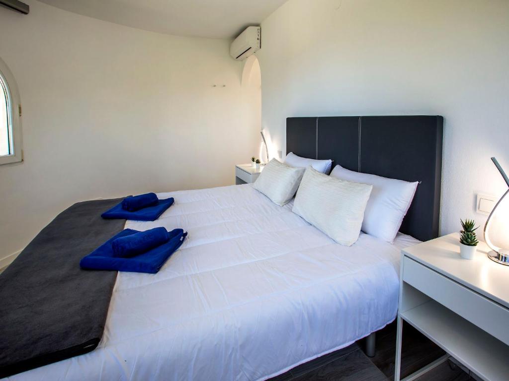 Posteľ alebo postele v izbe v ubytovaní Villa Villa La Tahona by Interhome