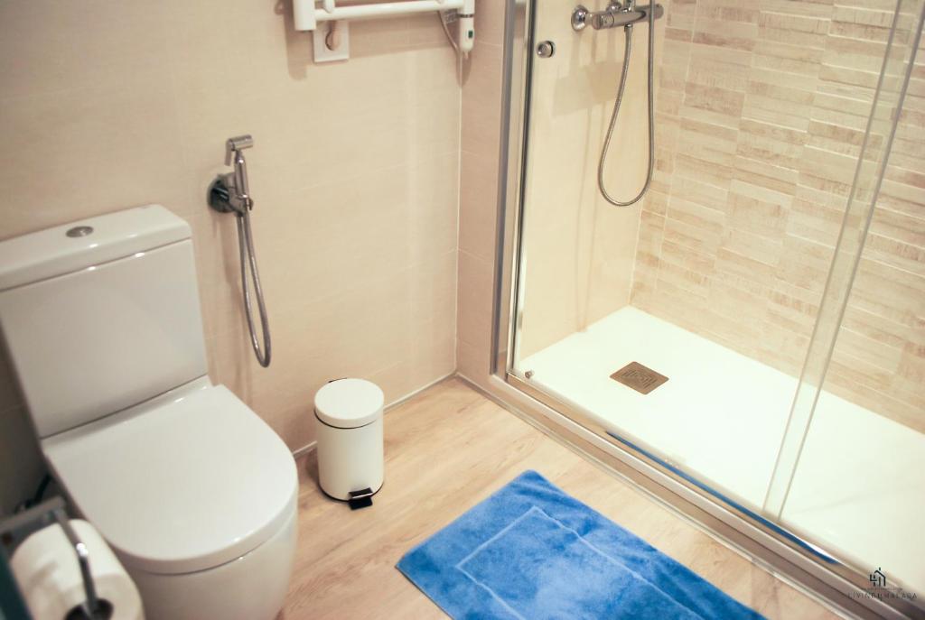 Kúpeľňa v ubytovaní Living4Malaga Reding Superior Apartment