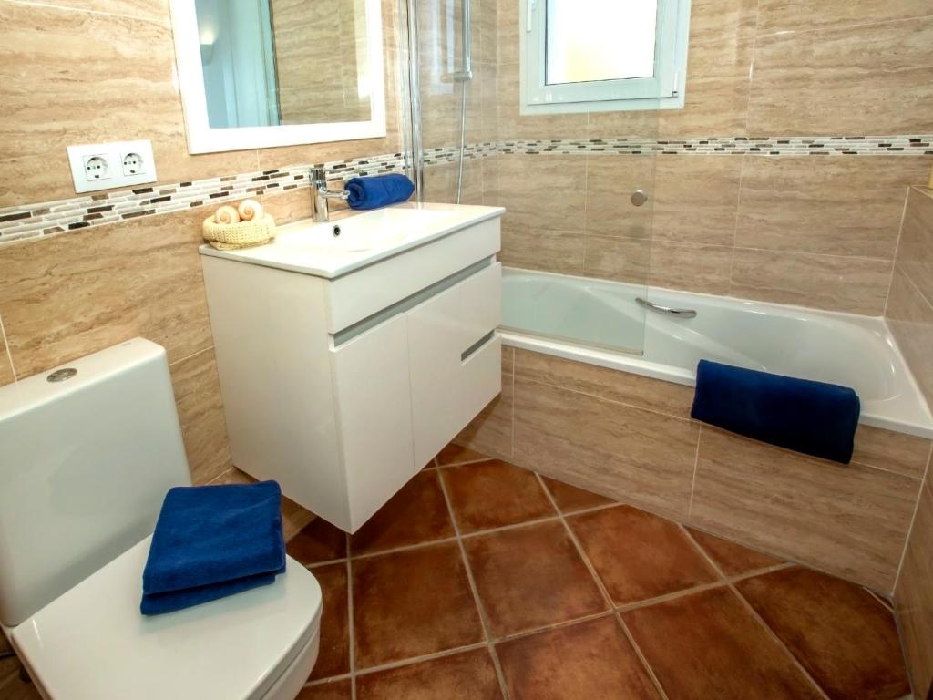 Kúpeľňa v ubytovaní Villa Villa El Paraiso al Mar Ambolo by Interhome