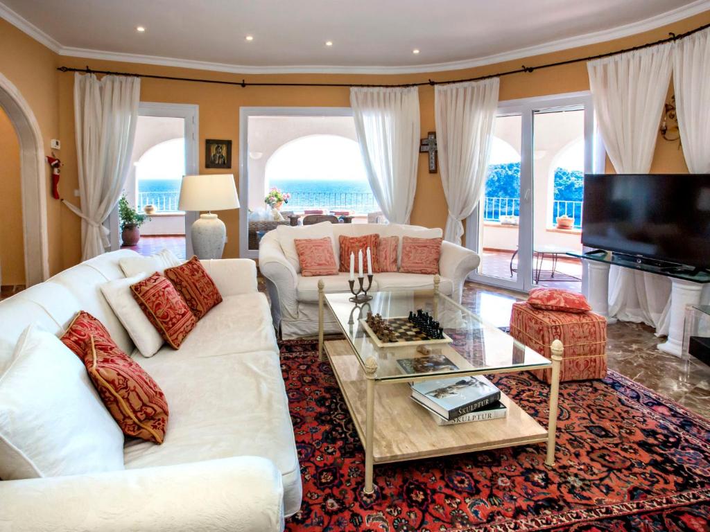 Televízia a/alebo spoločenská miestnosť v ubytovaní Villa Villa El Paraiso al Mar Ambolo by Interhome