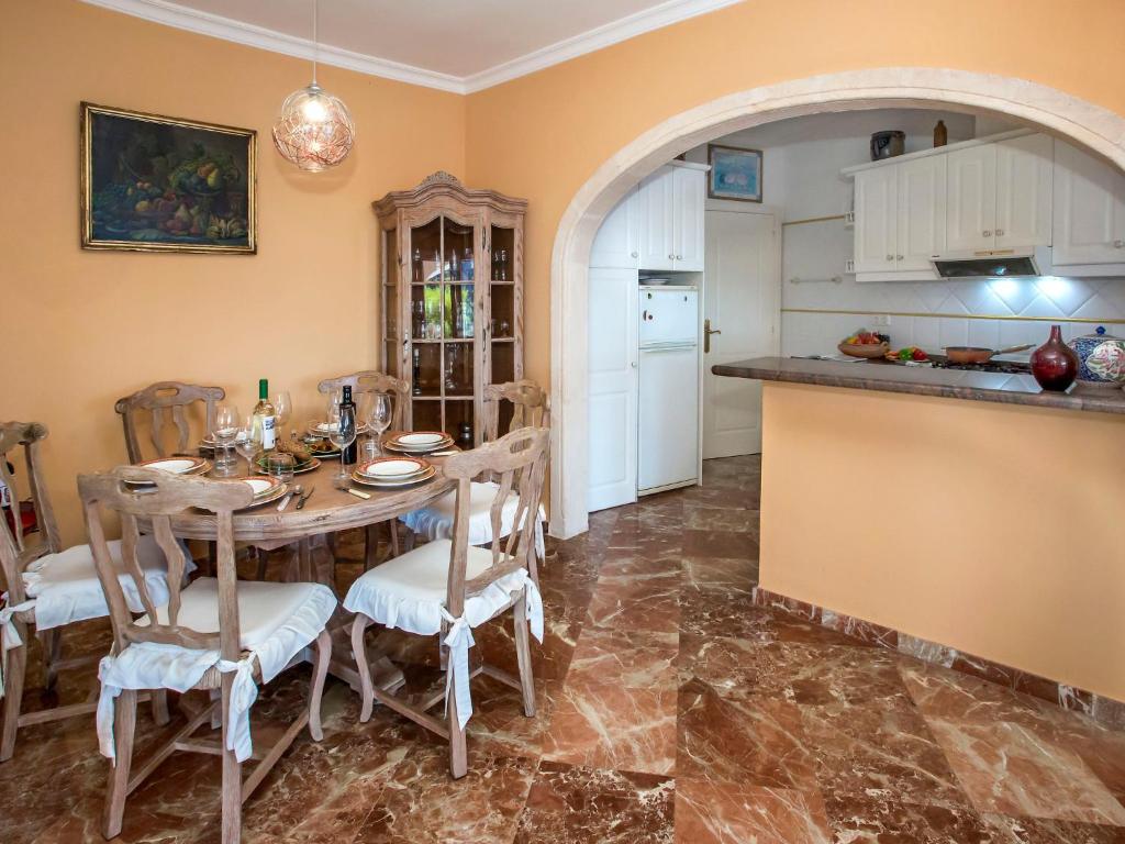 Kuchyňa alebo kuchynka v ubytovaní Villa Villa El Paraiso al Mar Ambolo by Interhome