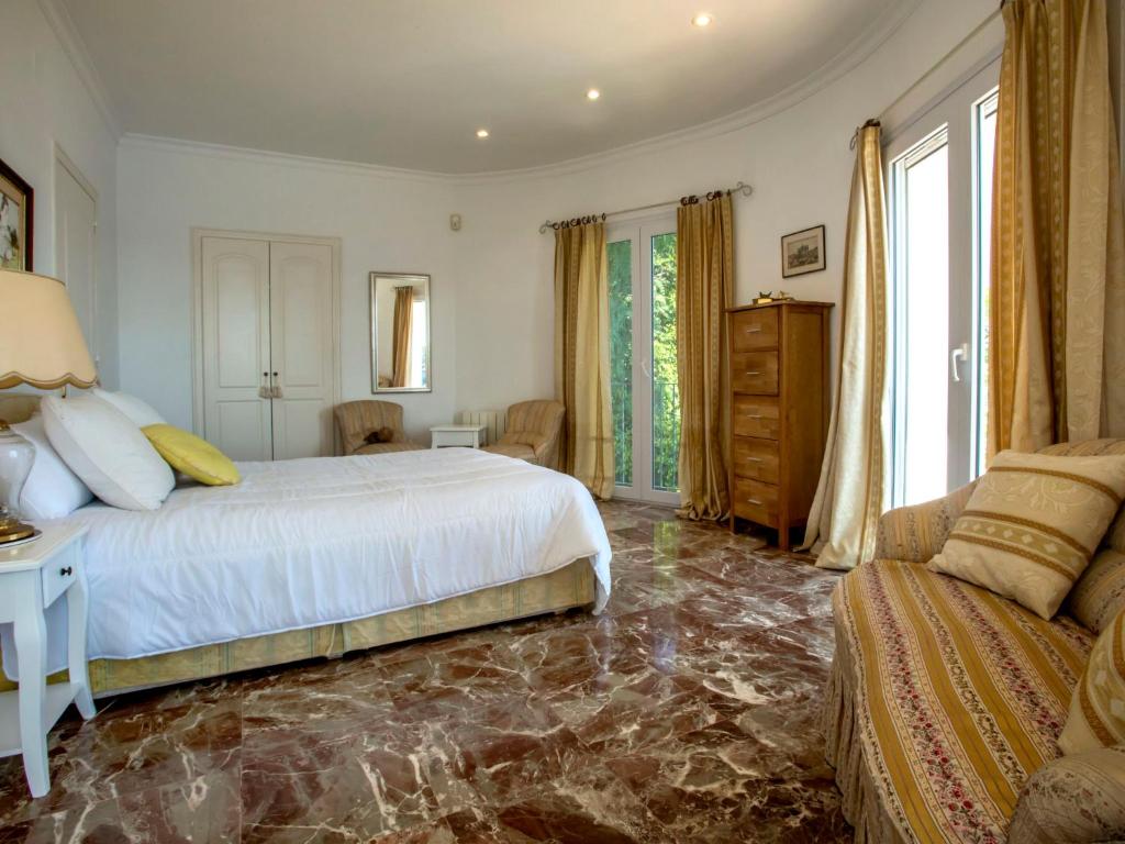 Posteľ alebo postele v izbe v ubytovaní Villa Villa El Paraiso al Mar Ambolo by Interhome