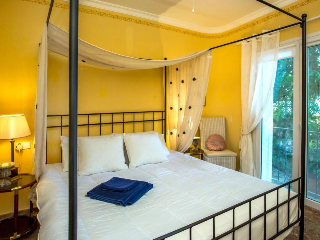 Posteľ alebo postele v izbe v ubytovaní Villa Villa El Paraiso al Mar Ambolo by Interhome