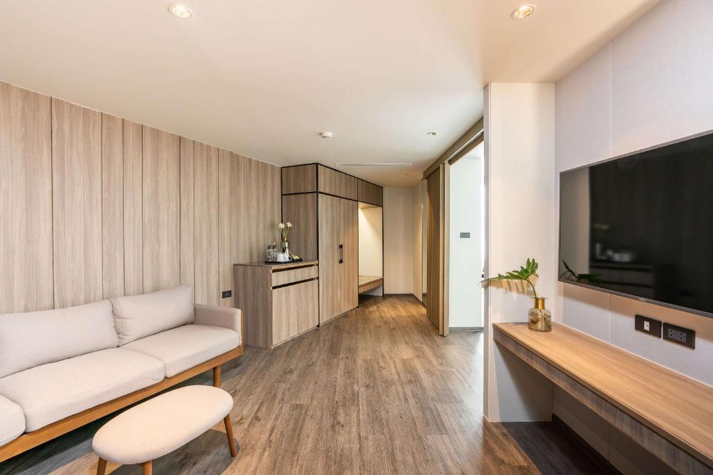 
Suite Double Room Non-Smoking – City View
