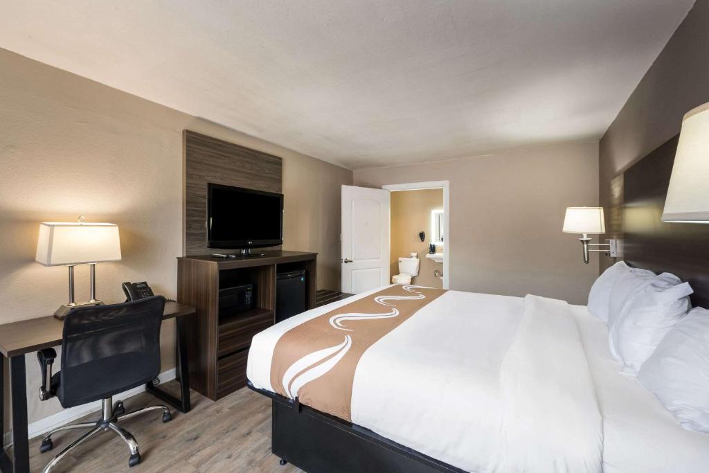 Quality Inn - King Room - Accesible/fumar