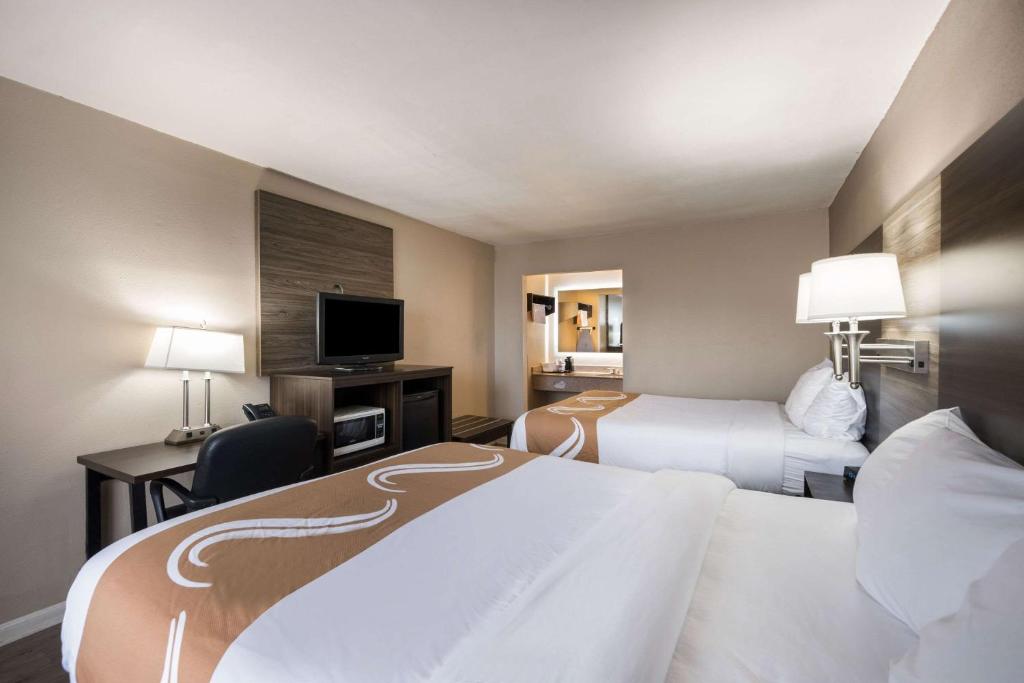 Quality Inn - 标准的大号床，有两张大床 - 不吸烟