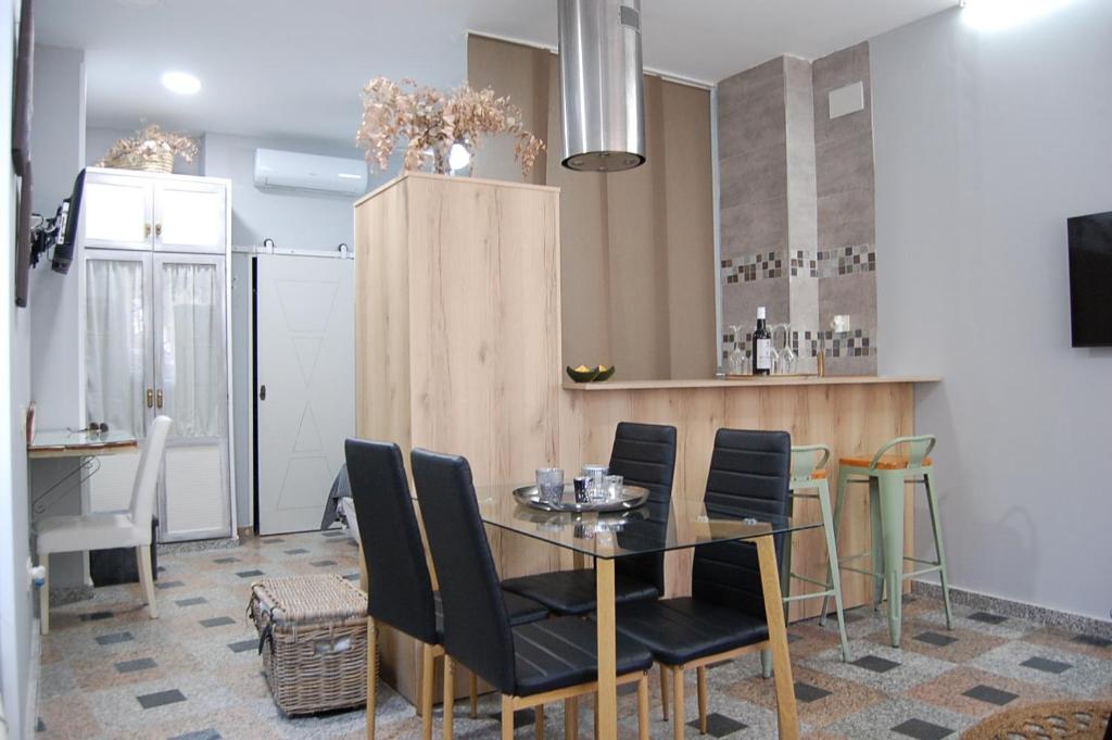Kuchyňa alebo kuchynka v ubytovaní Apartamentos Los Jardines& Parking