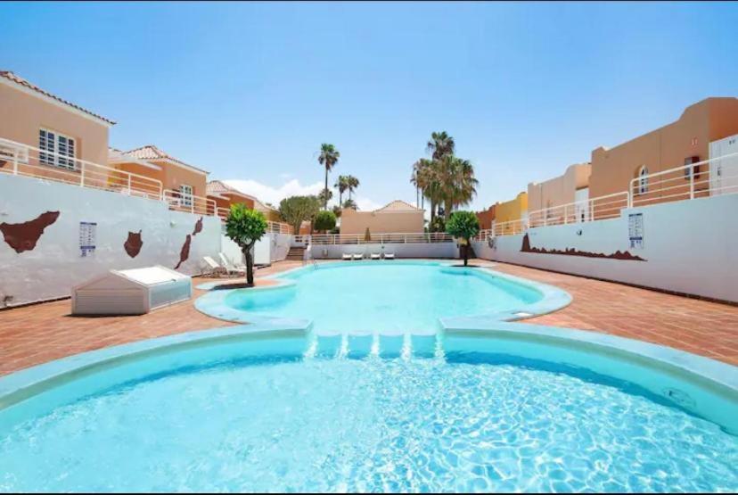 Bazén v ubytování Corralejo Eri Pool Apartment with terrace nebo v jeho okolí