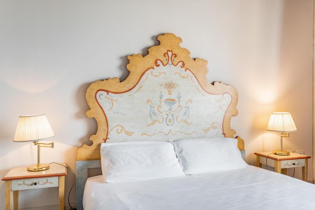Posteľ alebo postele v izbe v ubytovaní Molino Stucky Residence Burchiello Suite