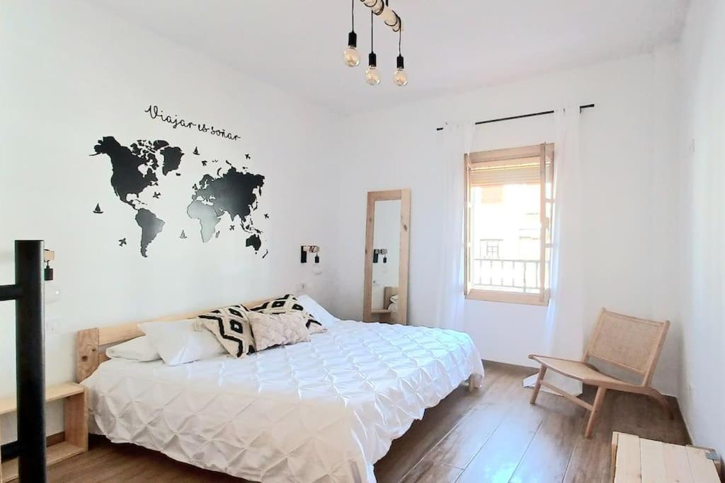Posteľ alebo postele v izbe v ubytovaní Limerencia: tu hogar en este blanco pueblo