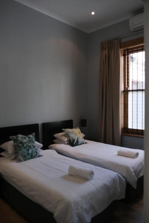 Daddy Long Legs Self Catering Apartments, Cape Town